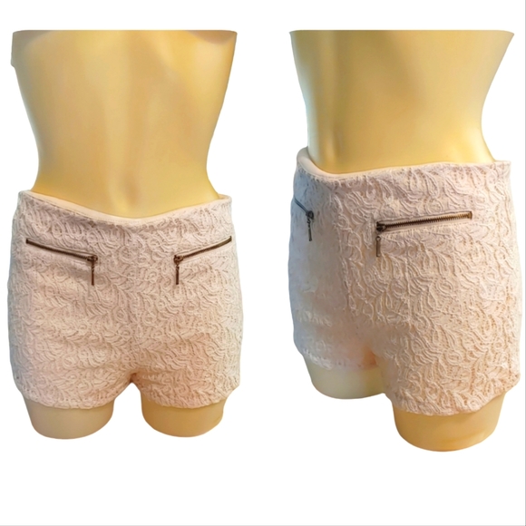 Charlotte Russe Pants - ❗$1 Bundled❗CHARLOTTE RUSSE Cream Crochet Lace Shorts